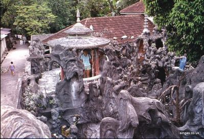 FranÃ§oise at Haw Par Villa
Keywords: Haw Par Villa