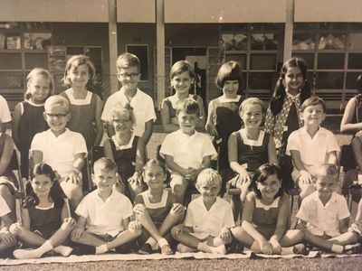 Wessex Junior School
Isabelle Crean, back row in the middle.
Keywords: Wessex Junior School;Isabelle Crean