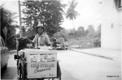 Ice cream man at Pasir Panjang Flats
Ice cream man at Pasir Panjang Flats
Keywords: Ice cream man;Pasir Panjang;Flats