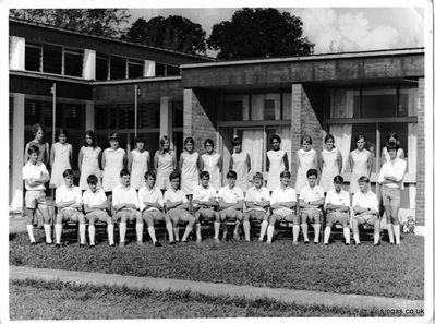 Seletar SM School Form 4  1968
Seletar SM Form 4  1968 --- I think :) Front Row - 4th from right Bill Ramsey, 6th from left Les (Kiwi)
Keywords: Les Rolton;Seletar Secondary Modern;1968;Bill Ramsey;Form 4