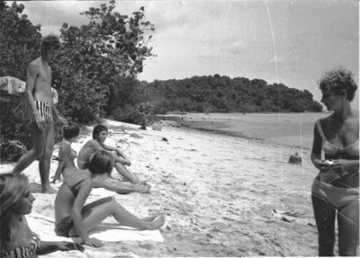 Island Boat Trip 1968
Front Left to Back - Gill Morris, Mel Morris, Bob Simons, unknown girl, Paul Webb.

Far Right - Judy Kirkman.
Keywords: Gill Morris;Mel Morris;Bob Simons;Paul Webb;Judy Kirkman;Pulau Brani;1968;St. Johns