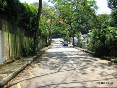 Kinloss House driveway to Nassim Road
Keywords: Kinloss House;2007;Nassim Road