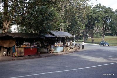Botanical Gardens, Tanglin 1966
Local traders in front of Botanical Gardens, Tanglin 1966
Keywords: Frank Clewes;Botanical Gardens;Tanglin;1966