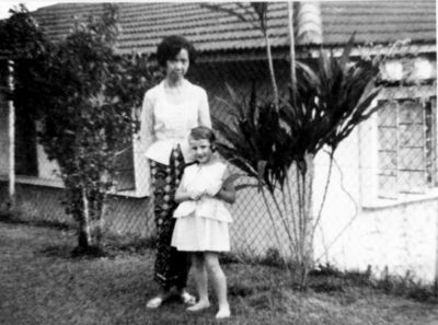 Lucy, our Amah with Catherine my sister in 1967
Lucy, our Amah with Catherine my sister in 1967
Keywords: Hua Guan Avenue;Tom OBrien;Lucy;Amah;Catherine OBrien;1967