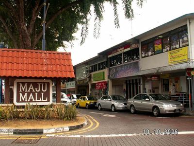 Maju Ave from Farleigh Ave
Keywords: Serangoon Gardens;2006;Maju Ave