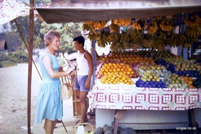 Mum buying fruit Jalan Kayu
Keywords: Seletar;Jalan Kayu