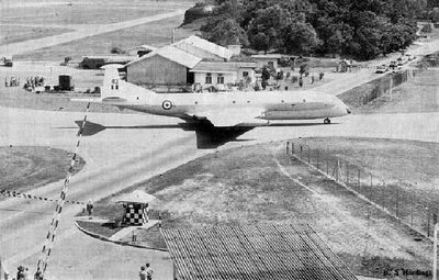 Nimrod
Nimrod cross Changi Road into dispersal area 1966
Keywords: RAF Changi;Nimrod;1966