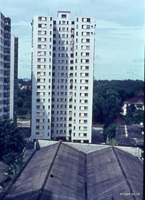 Pacific Mansions
Pacific Mansion taken from the "garden" of Far East Mansions.  We kids used the roof of the building in the foreground as a short cut.  The occupants of course used to object!  A block of flats now stands where the â€œgardenâ€ used to be.
Keywords: Pacific Mansions;Far East Mansions