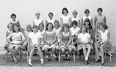 Another of my famous recorder groups.
Another of my famous recorder groups. Christine Harral, seated third from the left, and I met for the first time in 44 years on 2nd March 2012 and had so much to catch up with over lunch that we spent three delightful hours together. Others in the group are Joanne Green, first on left in front row; Mandy Poole (I think) fourth; and, standing, two of John Ridge's daughters, Jennifer and Susan
Keywords: Bill Johnston;Wessex Junior;Pasir Panjang Junior;School;Christine Harral;Joanne Green;Mandy Poole;Jennifer Ridge;Susan Ridge