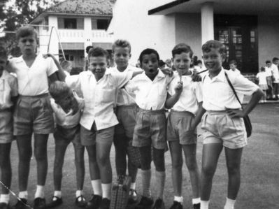 Seletar Junior School
Thanks to Hugh Duff for this photo.  Many of these children appear in Robert Hadden's Class Photo.  David Rawson is the tallest pulling the funny face.
Keywords: Seletar Junior School;Hugh Duff;David Rawson