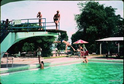 Airmenâ€™s swimming pool
Keywords: Airmenâ€™s swimming pool;RAF Changi