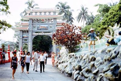 Tiger Balm Gardens, Singapore 1967
Tiger Balm Gardens, Singapore 1967
Keywords: Frank Clewes;Tiger Balm Gardens;1967