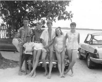 after a long day at the beach
L to R - Rich Frost, Jonathon Frost, Mike Rendle, Nick Frost, ? and ?
Keywords: Rich Frost;Jonathon Frost;Nick Frost;Mike Rendle