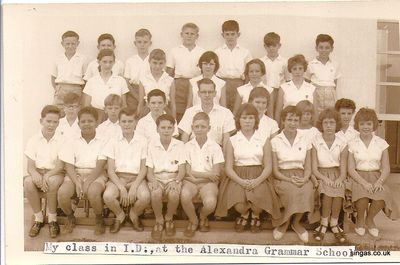 Ian Glen's Class at Alex Grammar School
Keywords: Alex Grammar;Ian Glen