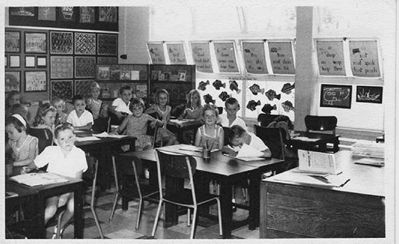 Alex Infants 1963 - Carole Walker
Carol Walker has her first day at school.
Keywords: Alex Infants;1963;Carole Walker