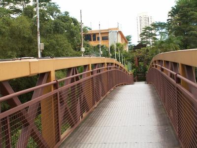 Pedestrian bridge -  Alexandra Road
Pedestrian bridge leading from Alexandra Road to Gillman Village Food Court
Keywords: Gillman;Barracks;Village;Alexandra Road