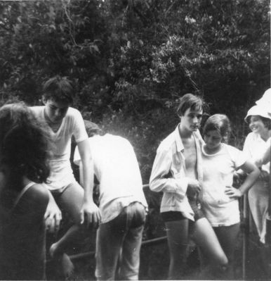 Dave third from right, with his arm around a girlfriend called Sue from Australia. He thinks that the boy second from the left might be called Graham, and the girl on the left with her back to the camera is called Yvonne.
Keywords: St. Johns