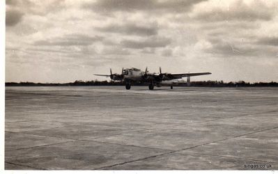 RAF Tengah, Lincoln
Lincoln of  No1b Sqdn RAAF
Keywords: Lincoln;RAAF;No1b Sqdn;RAF Tengah