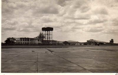 An 81 PR Sqdn Meteor about to land
An 81 PR Sqdn Meteor about to land
Keywords: Tengah Airfield;RAF Tengah;81 PR Sqdn;Meteor