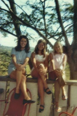 Taken at the Kent Cinema, Dover Road.
Joanne Frew, Diane Vale, Carol ?
Keywords: Kent Cinema;Dover Road;Joanne Frew;Diane Vale