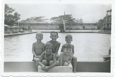 Nuffield Pool, Britannia Club.
Me and friends
Keywords: Ian Mackins