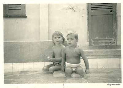 Iâ€™m on the left
Iâ€™m on the left
Keywords: Denise Whittaker