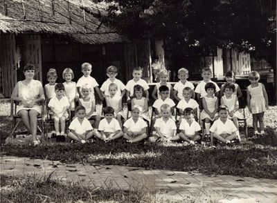 Changi 1965
Keith Egan is middle row next to the teacher.
Keywords: Keith Egan;Changi;1965