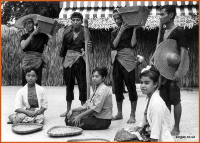 Traditional Malay dancing
Keywords: Traditional Malay dancing