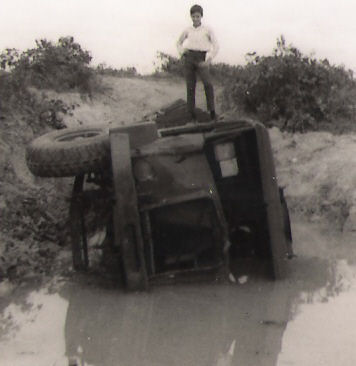 Roger "Commando" Taylor
Roger "Commando" Taylor - why was he called Commando? Because he wanted to be one.  We need to ask him to see whether he followed his dream. Taken at the back of the Sussex Estate on the SMF training area.
Keywords: David Prior;Roger Taylor;Sussex Estate;Table Top