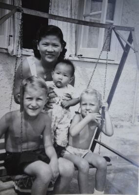 Worthing Road, Serangoon Gardens 
Recognize these two British children? Mid 1950s.
